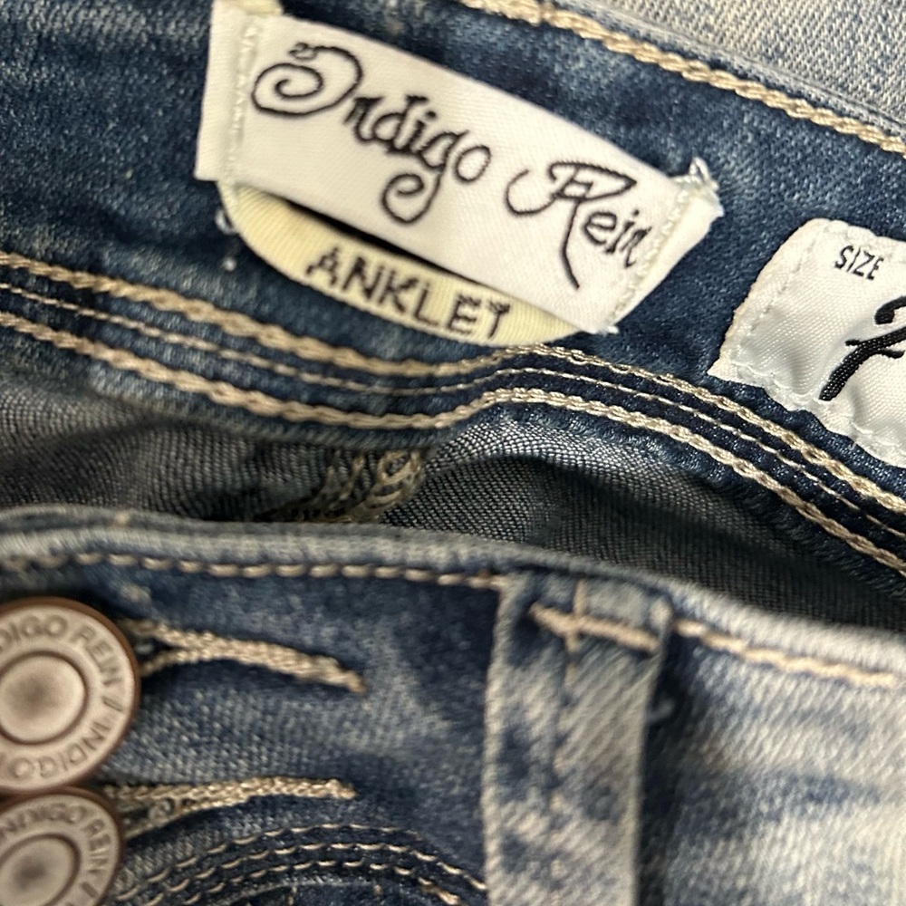 Indigo Rein distressed skinny jeans. Size 7. - Picture 3 of 8